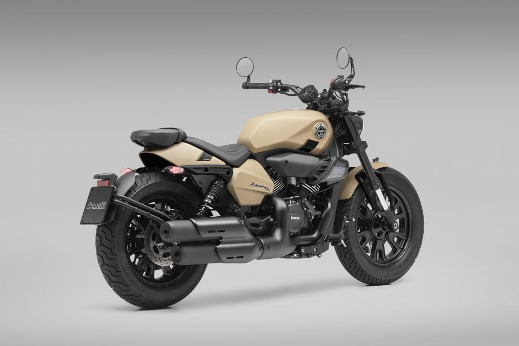 Benelli Leoncino Bobber 400: debutta sul mercato la power cruiser di Pesaro